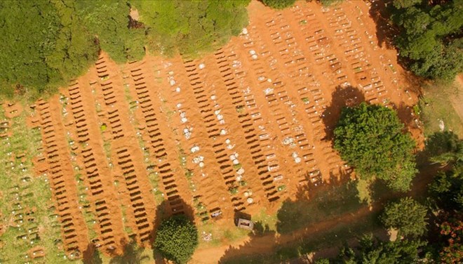 Brezilya virüsten ölenleri defnetmek için eski mezarlar boşaltılıyor 14