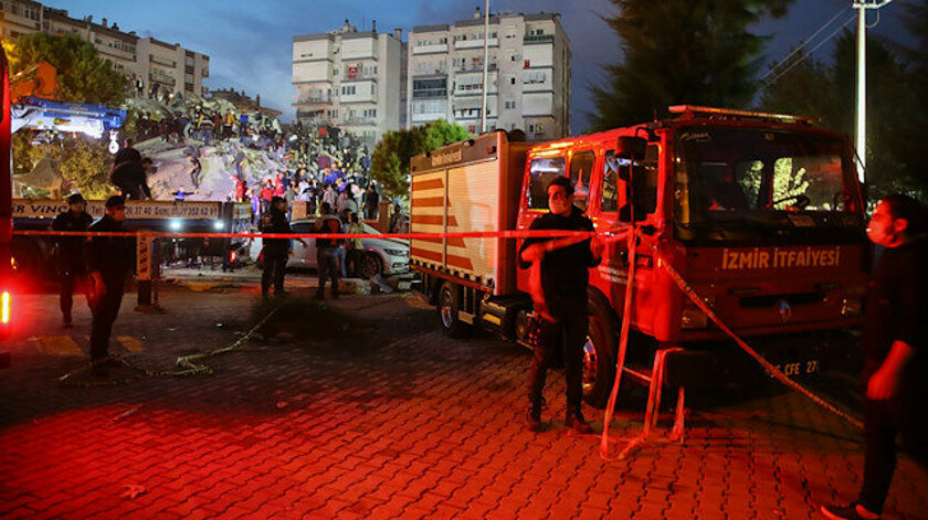 AFAD İzmir'deki son durumu açıkladı: ölü sayısı 26'ya yaralı sayısının 831'e yükseldiğini duyurdu 1