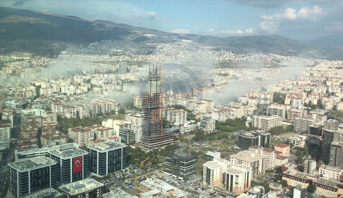 İzmir'de 6,6 büyüklüğünde deprem