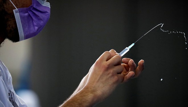 Zengin ülkeler ihtiyaçlarından bir milyar dozdan daha fazla aşıyı almış durumda
