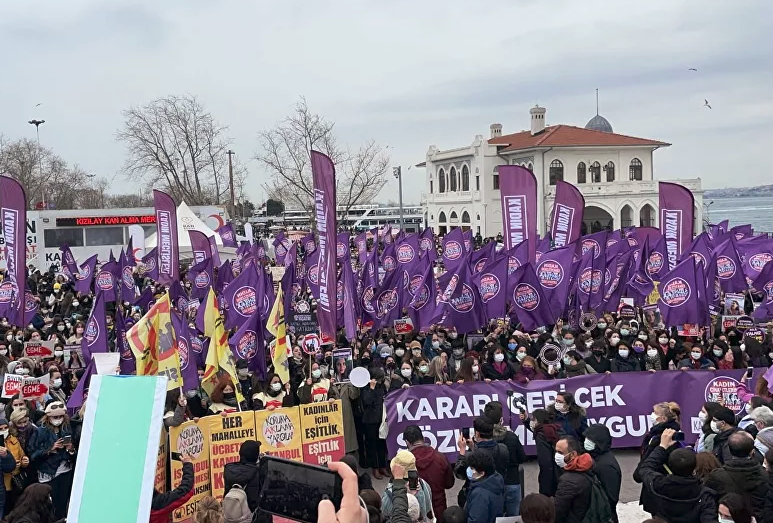 Cumhurbaşkanlığı'nın İstanbul Sözleşmesi kararının ardından kadın örgütleri sokağa çıktı.