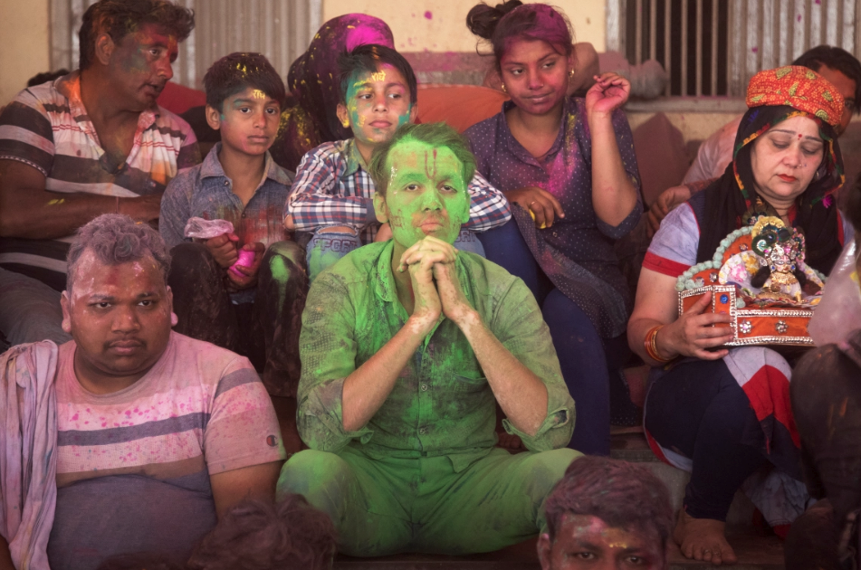 Hindistan Holi festivalini kutluyor, COVID kısıtlamalarını görmezden geliyor 19