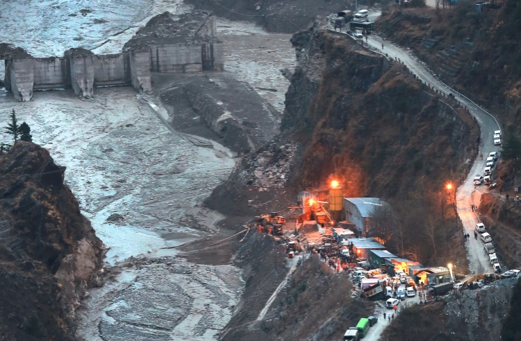 Hidroelektrik projeleri Himalayalar'ı vahşice tahrip ediyor