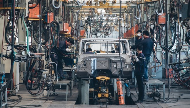 Otomotiv üreticileri malzeme yetersizliğinden dev fabrikaları durdurdu