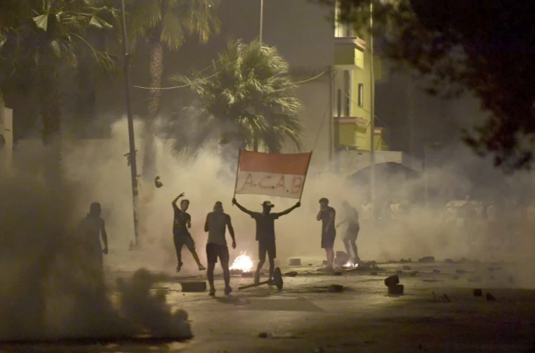 Tunus'un başkentinde polis şiddet