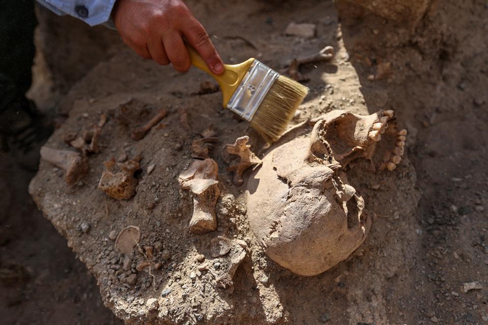 Van'da yeni keşfedilen mezarlar, eski uygarlığın gömme ayinlerini gösteriyor 1