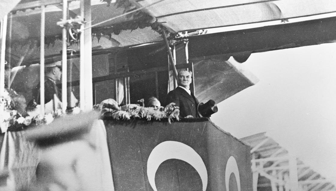 Bu dünyadan bir Atatürk geçti 2