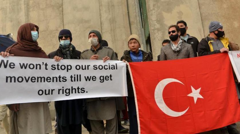 Türkiye tarafından istihdam edilen yaklaşık 30 Afgan, tahliye edilmedikleri için Ankara’ya tepkili