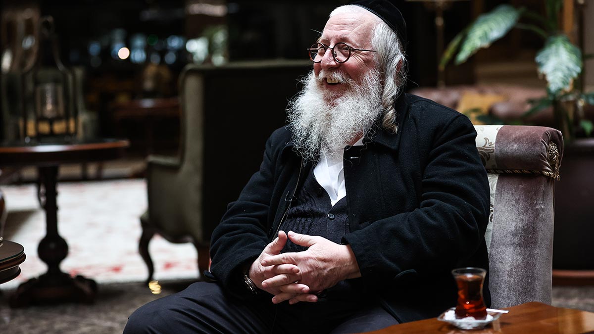Israeli rabbi trapped in snow and took refuge in mosque