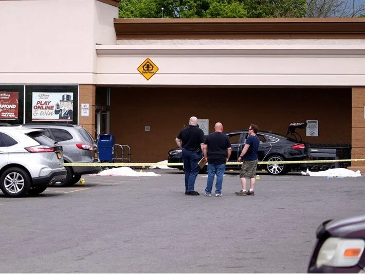 10 people were killed in a shooting at a supermarket in New York. 1