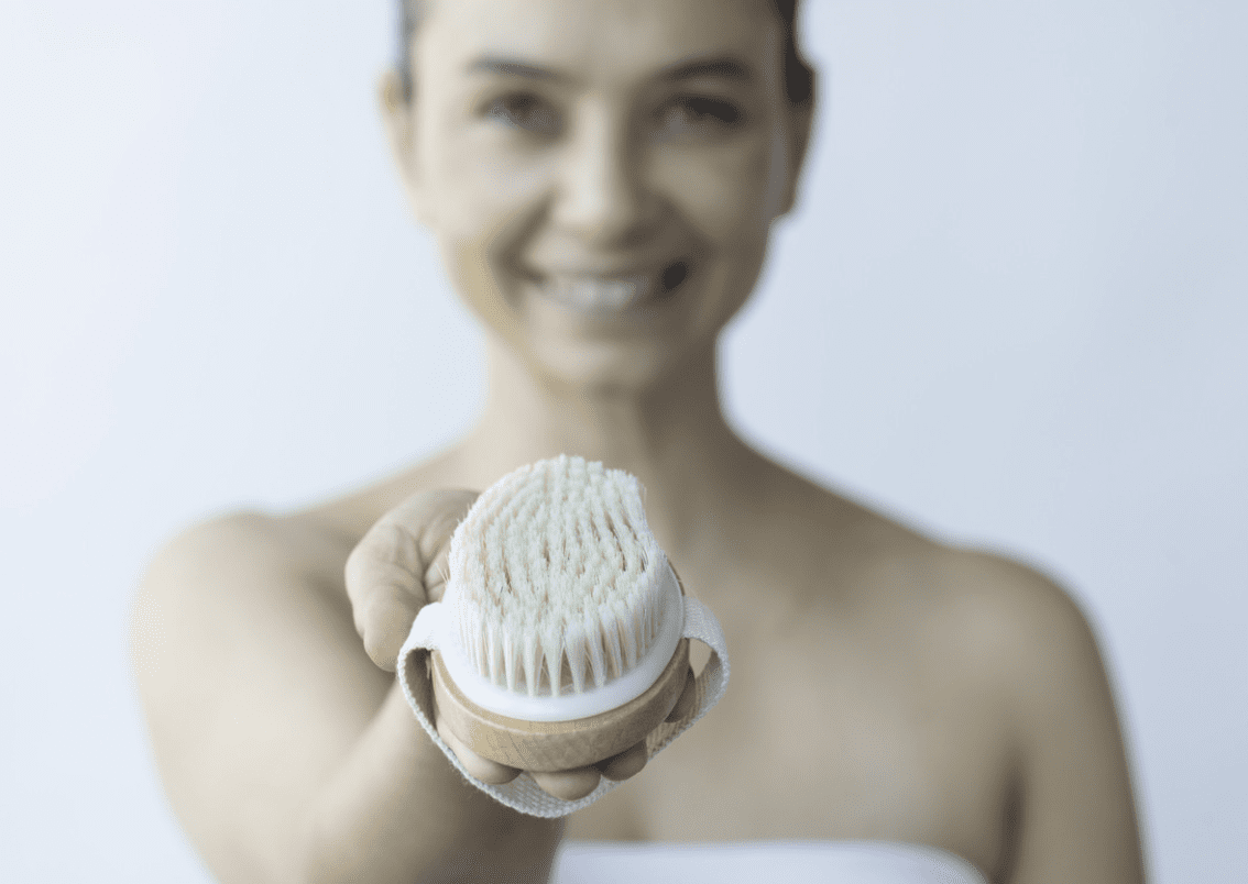 What does a horsehair brush do and what are its benefits?