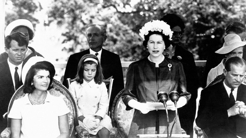 How many prime ministers did Queen Elizabeth II see during her 70-year reign? Here are those prime ministers 4