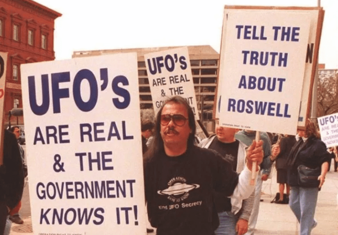 The Roswell Crash: What's the Truth Behind UFO Stories? 7