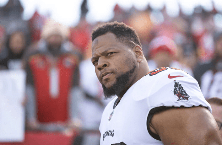 Should the New York Jets give DT Ndamukong Suh a shot?