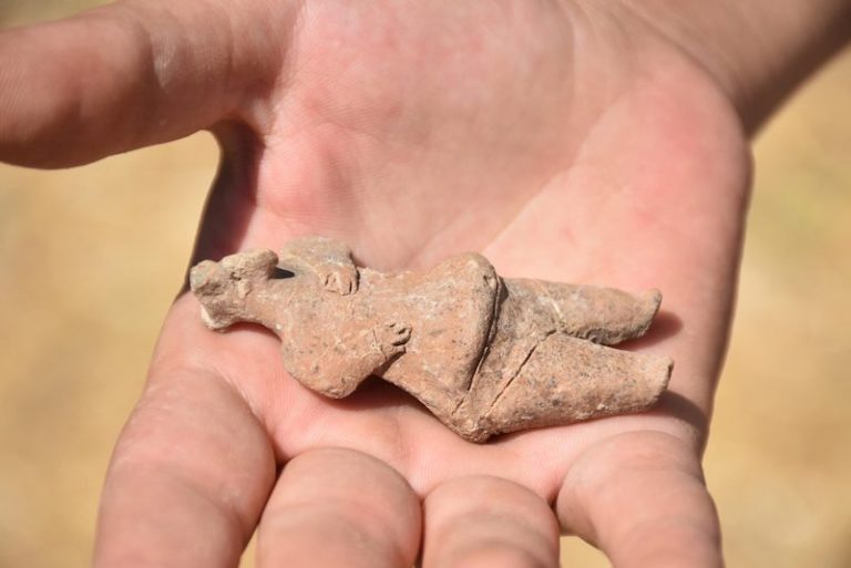 7,800 Year Old Female Figure Found at Ulucak Mound 1