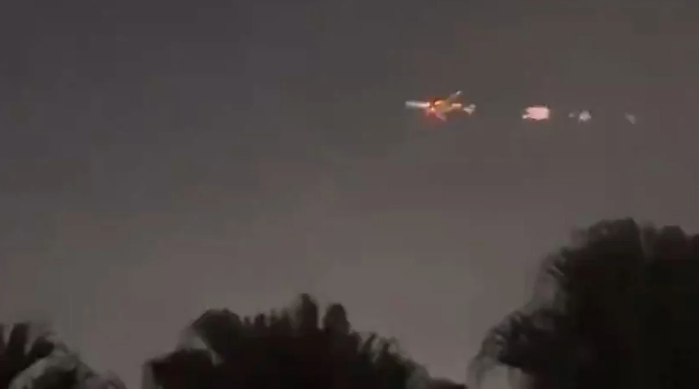 The engine of a cargo plane caught fire in the sky: Those moments on camera 1