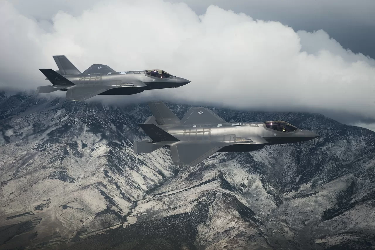 Fighter jet duel between the US and China... China will dethrone the F-35!