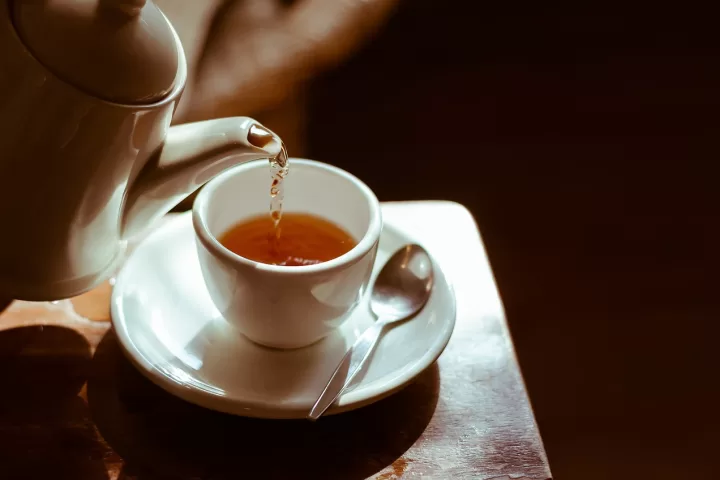 Drinking tea slows aging, scientists say