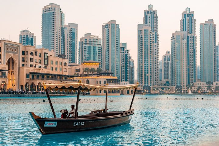 Dubai to build a drive-through shopping mall