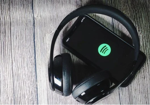 Spotify complained, Apple gets a huge fine