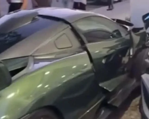 A man in America wrecked a million-dollar McLaren Senna in an attempt to show off